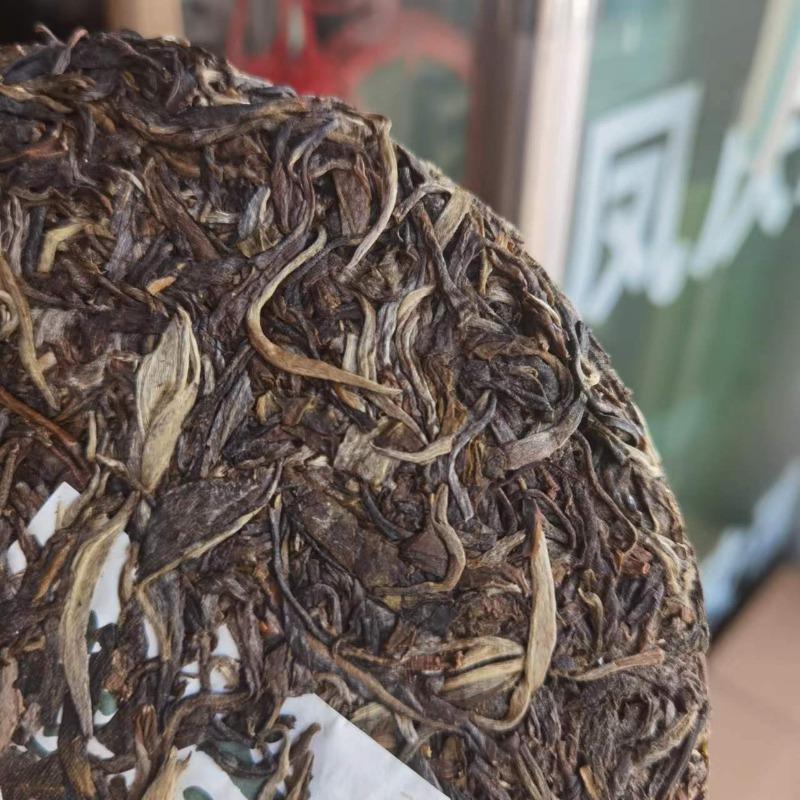 2017 Six Stars Banzhang Peacock Raw Tea Banzhang Raw Tea Pu'er Tea 357g/12,59oz