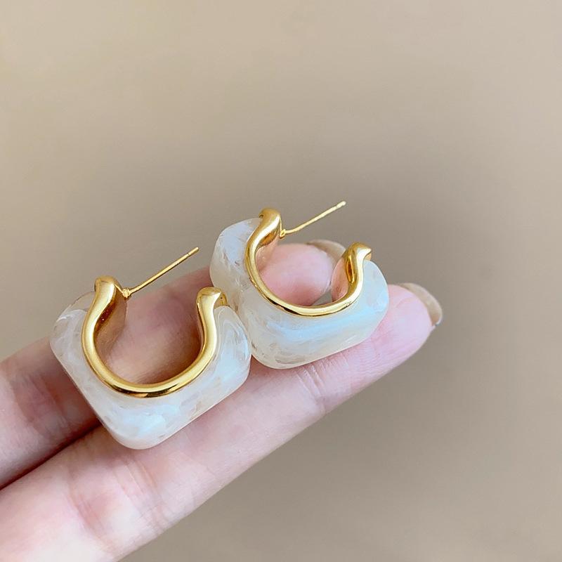 

Елегантні смоляні коричневі сережки-кільця у формі неправильного кола у формі літери С, модні особистісні сережки-кільця для жінок, вечірні прикраси для вух білий