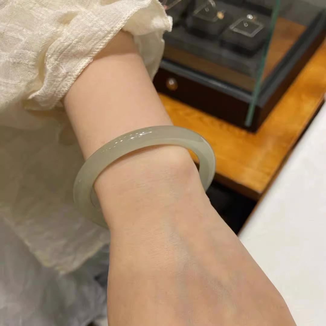 Women s Imitation Xinjiang Hetian Jade Qingbai Bracelet - Round, Thin, Clear Jade Dangle, Youthful Style