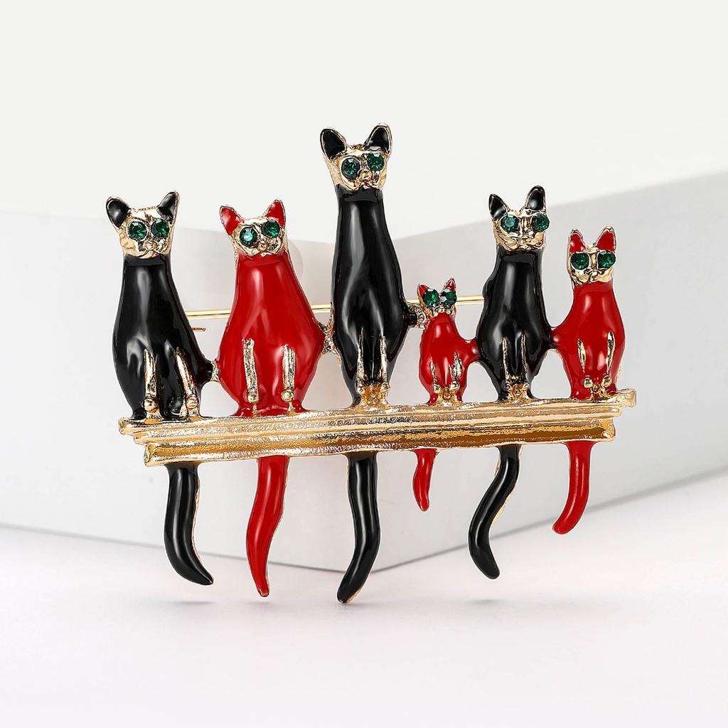 Vintage Enamel Cat Brooches for Women Rhinestone Animal Kitten Pins Event Party Gifts Backpack Decoration Clothes Accessories