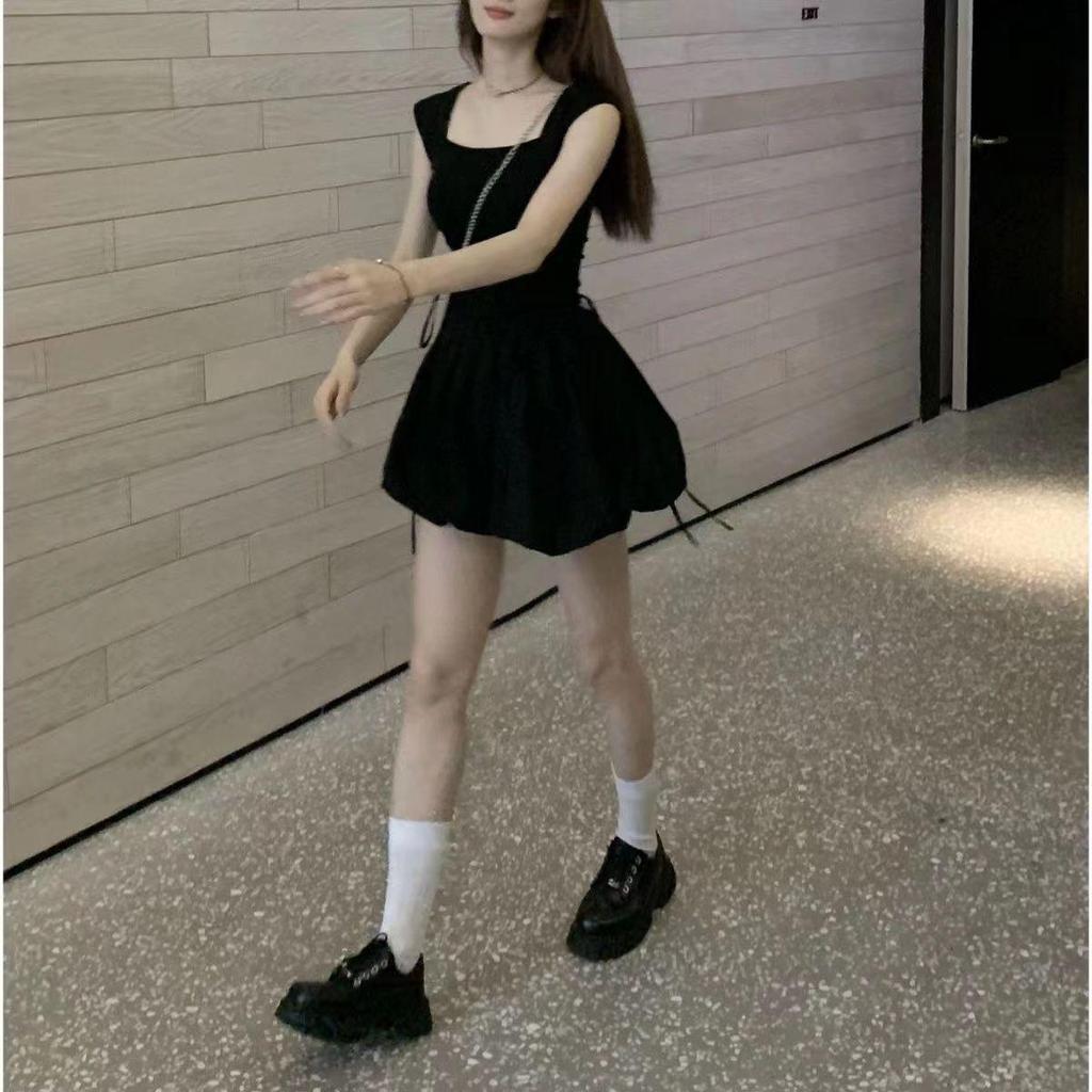 Ballet-Inspired Square Neck Tie-Up Floral Dress: Summer Sweetheart Style with Waist-Cinching Vest and Short Skirt.