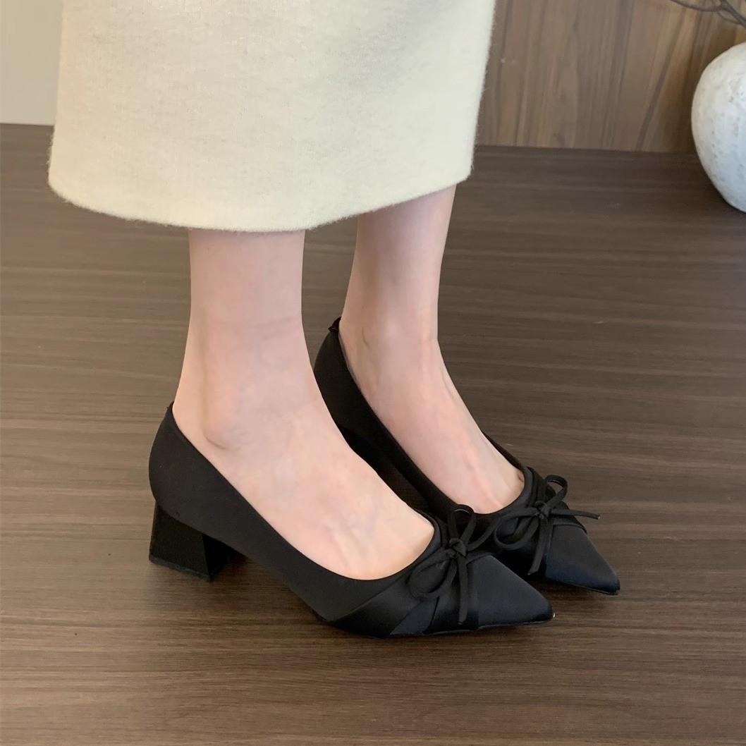 

Темпераментные атласные туфли-лодочки с острым носком женские 2025 новая весна-осень милый бант корейская версия туфли для работы с открытым верхом на высоком каблуке 39 чёрный