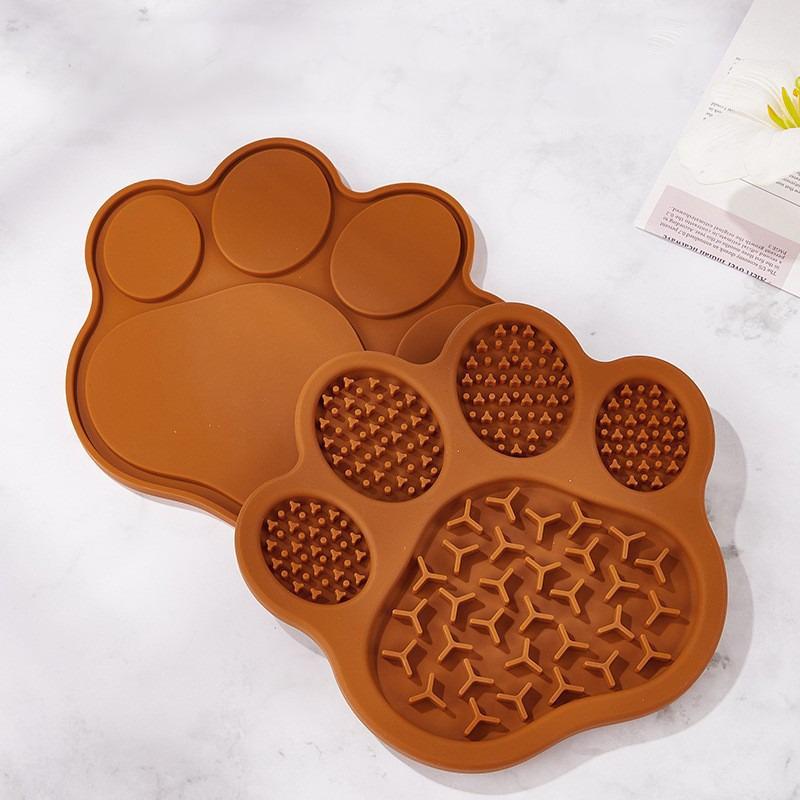 

1pc cat and dog slow eating mat with suction cup, anti knock licking mat, pet food utensil, portable silicone slow eating mat
