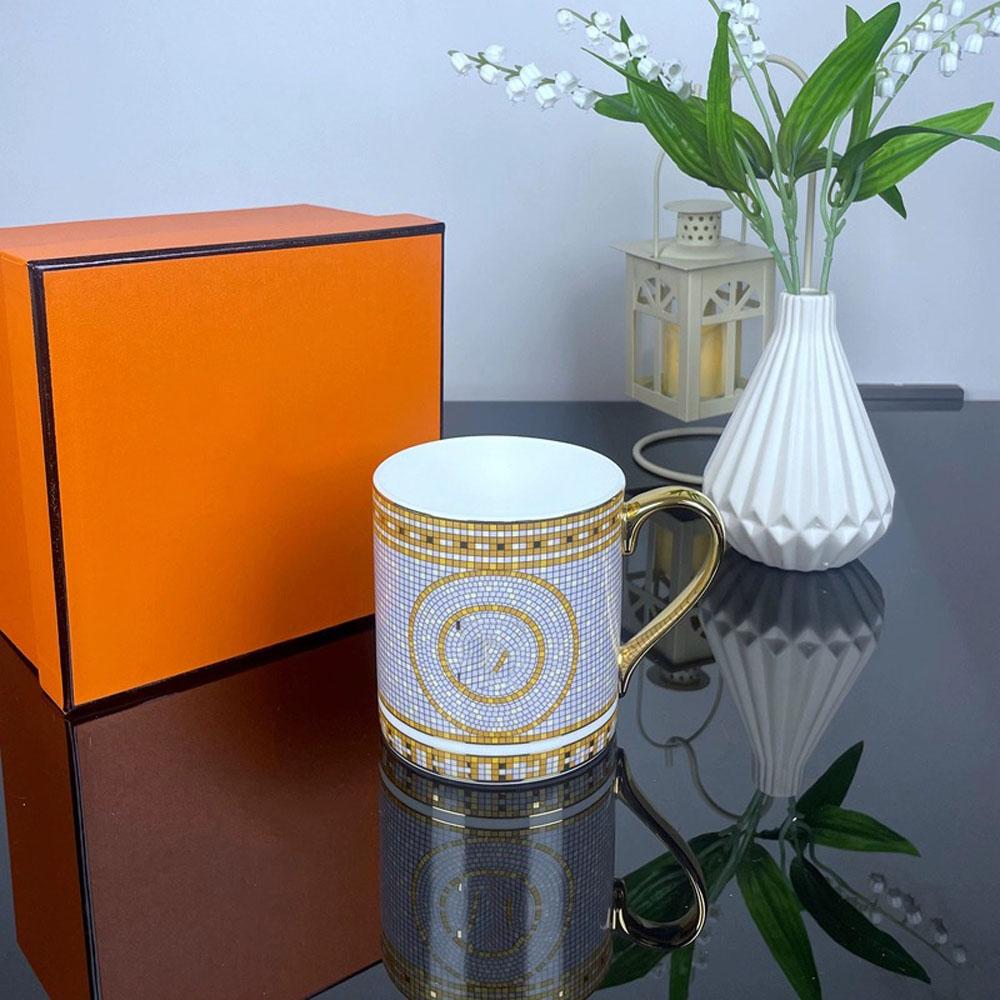 Europäischer Leichter Luxus Fortschrittliches Knochenporzellan Tasse Becher Becher Exquisite Nachmittagstee Hochwertige Tasse Wasserbecher Kaffeetasse Weihnachtsgeschenke