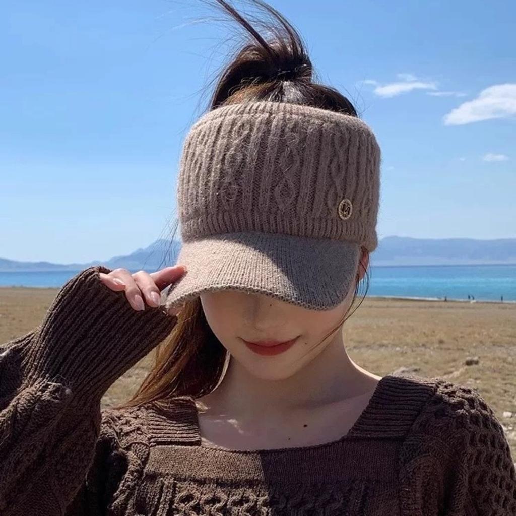 Autumn and Winter Warm Hollow Top Hat, Thickened and Can Tie A Ponytail To Prevent Cold, Ear Protection Knitted Hat, Fashionable Duckbill Hat