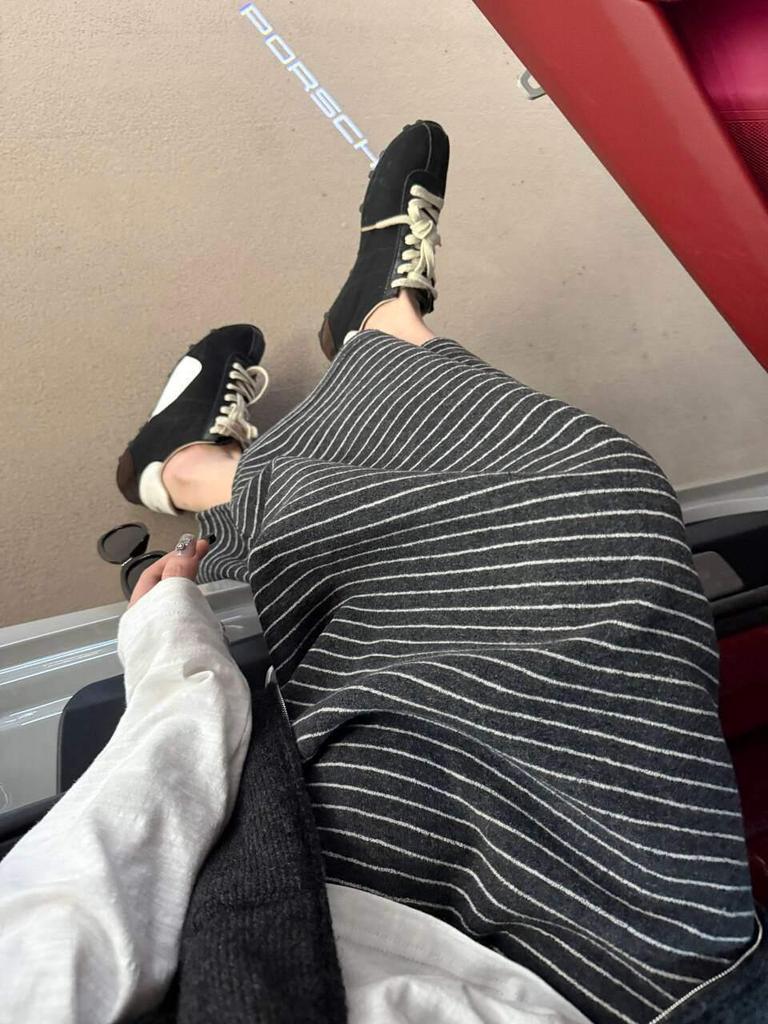 Winter Striped Velvet High-Waisted Skirt: Thick, Lazy, Slimming, Half-Length for Women’s Autumn and Winter