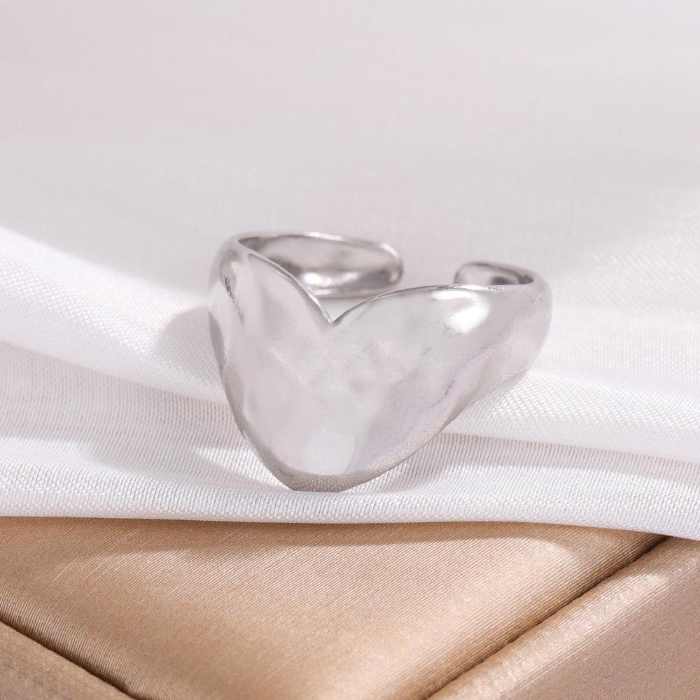 Minimalist Heart-Shaped Gold Titanium Ring - Trendy, Luxurious Metal Texture