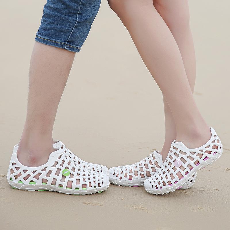 2024 Summer Breathable Hollow Clog Sandals for Couples - Slip-on Beach Style