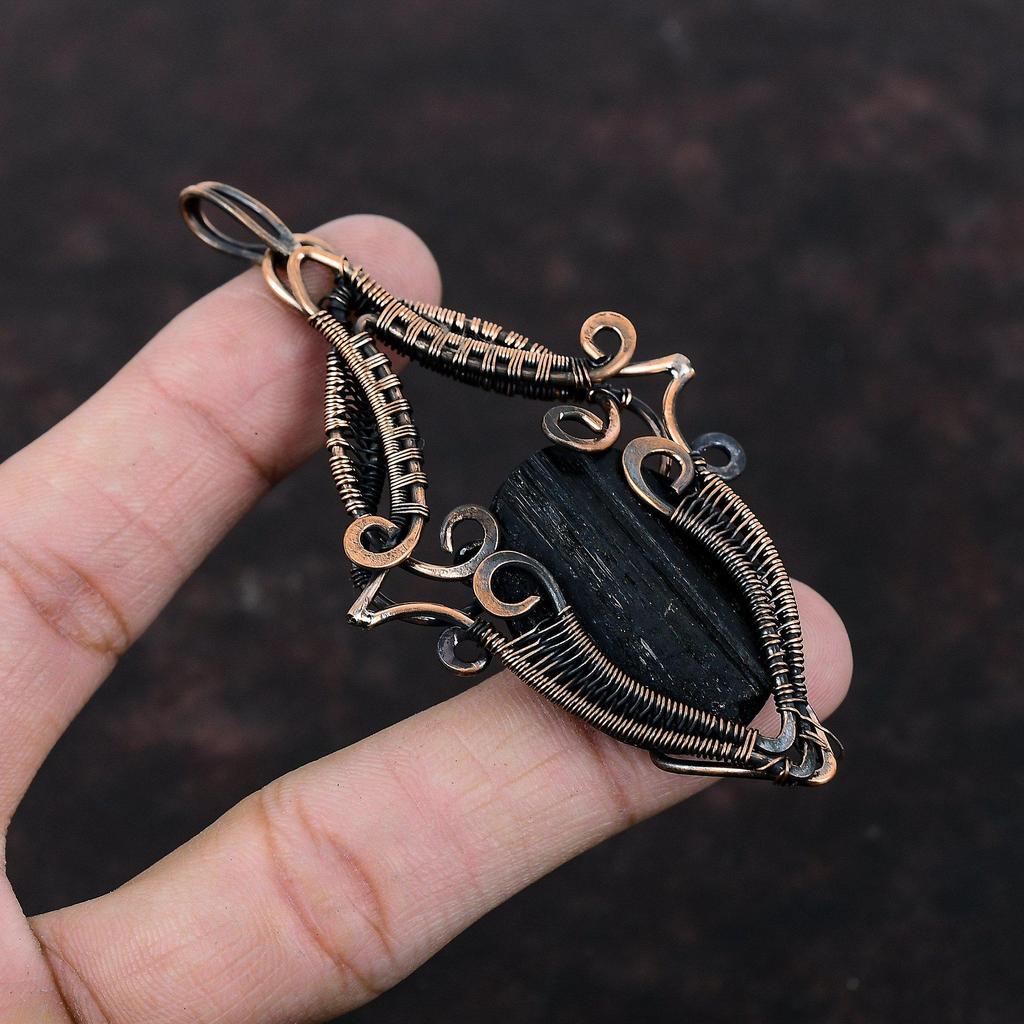 Schwarzer Turmalin Rohanhänger Kupferdraht gewickelter Anhänger Handgefertigter Kupferschmuck Stilvoller Anhänger Drahtwicklung Edelsteinschmuck Geschenk für Sie