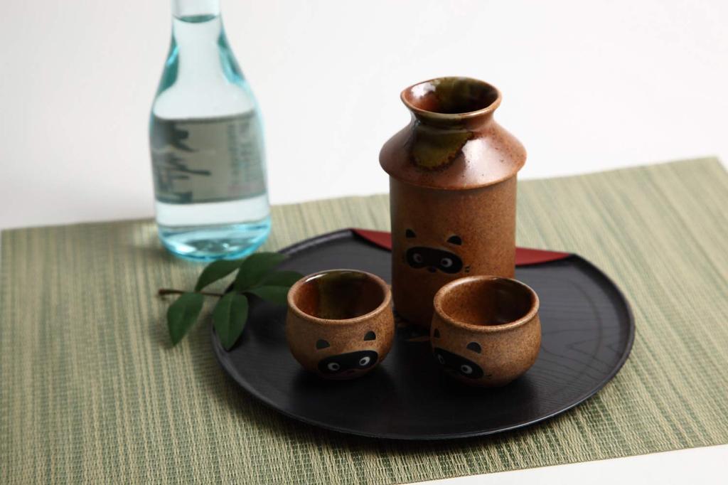 Fukubeya Mino Ware Tanuki Series Sake Ware Set Warmer Tokkuri Guinomi Choke Set That Allows You To Enjoy Hot and Cold Perfect As a Gift (Sake X1, X1,