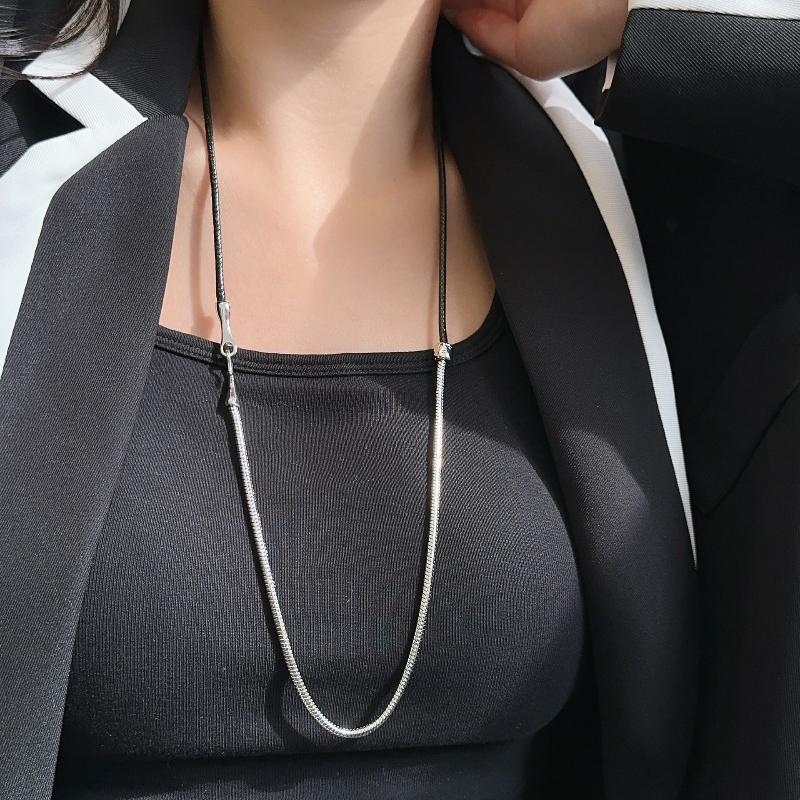 Unisex Leather Wrapped Metal Link Necklace Waterproof Premium Material for Daily Outfit Outdoor Hiking Wear
