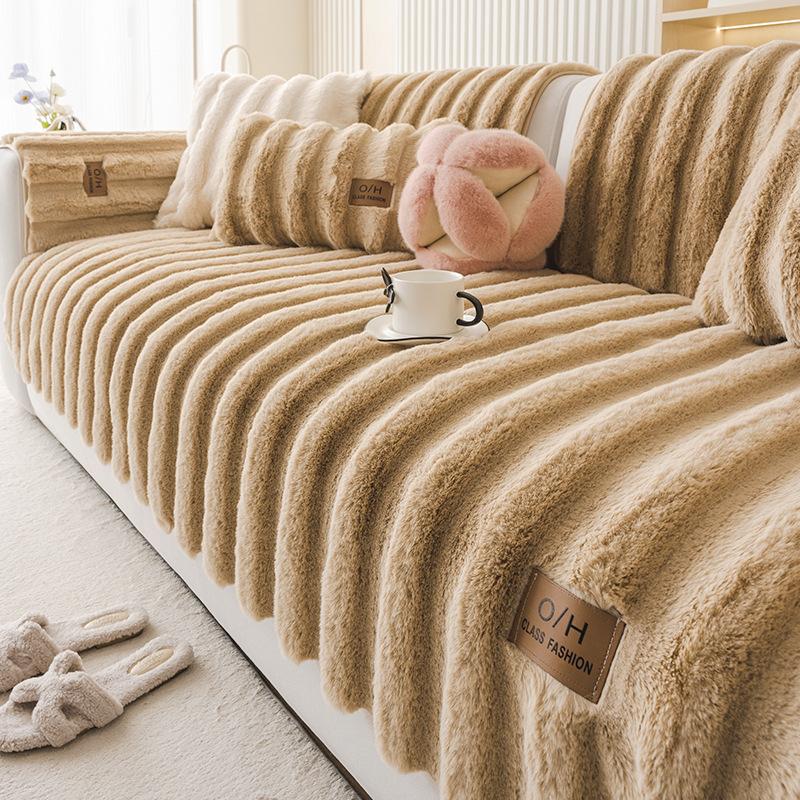 

Подушка для дивана в кремовом стиле, плюшевый однотонный чехол для дивана с вышитой кожаной этикеткой, теплый нескользящий коврик для дивана с вертикальными полосами 70x70