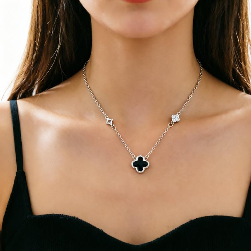Women Fashion Four Leaf Clover Inlaid Zircon Pendant Clavicle Chain Necklace