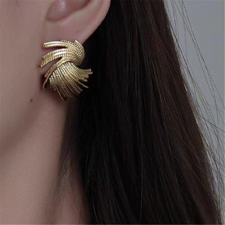 Multifuntional Gold Earrings Party Accessories Trendy Ear Studs Fashion Earrings Metal Texture Suitable for Any Outfit