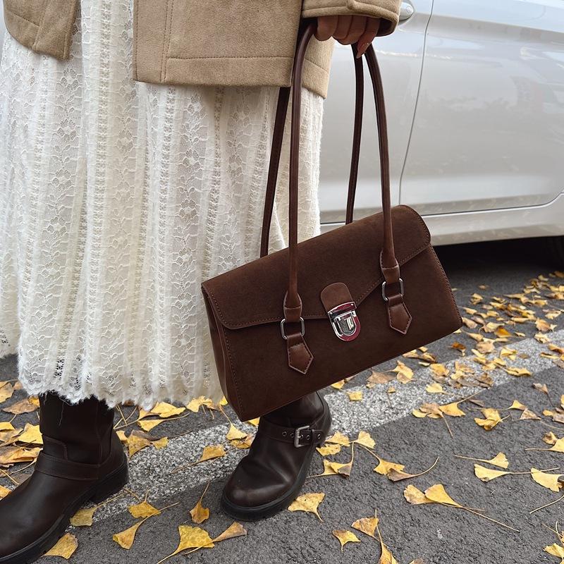 Underarm bag niche high-end shoulder bag retro style baguette bag temperament new commuter bag