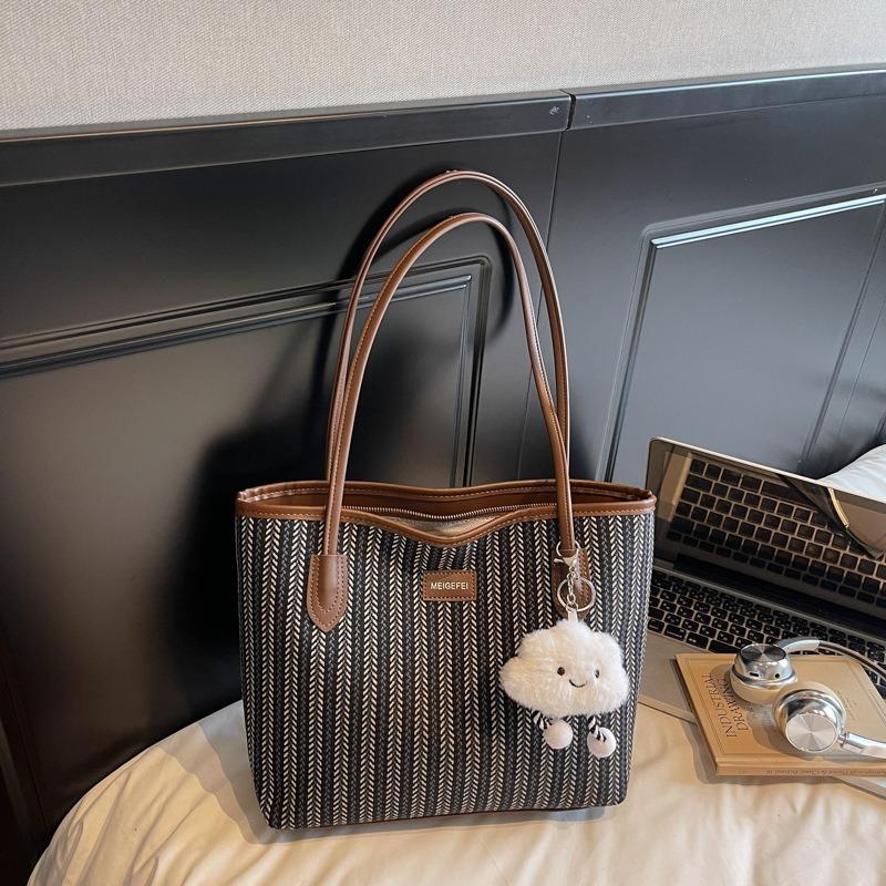 Summer New Niche Design Commuter Travel Contrasting Colors Versatile Commuter Shoulder Large Capacity Tote Bag