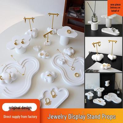 Creazione di gioielli e bijoux – Portagioie ed espositori per gioielli