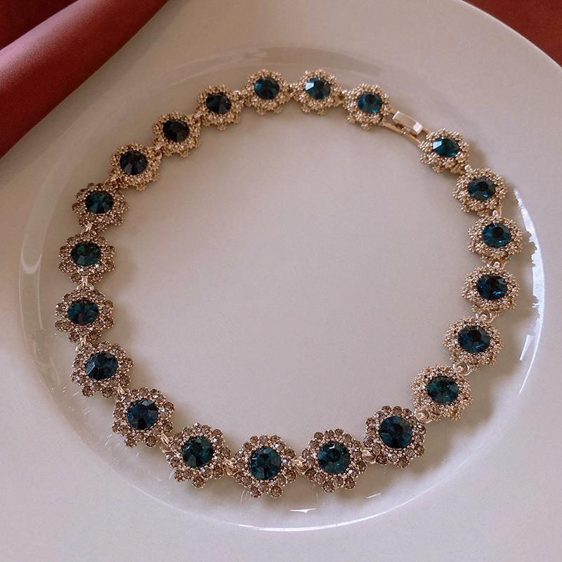 Náhrdelník s květinou z vsazených diamantů a retro náramek s náušnicemi - Evropský a americký styl Klíční kostní řetízek Špičkové šperky