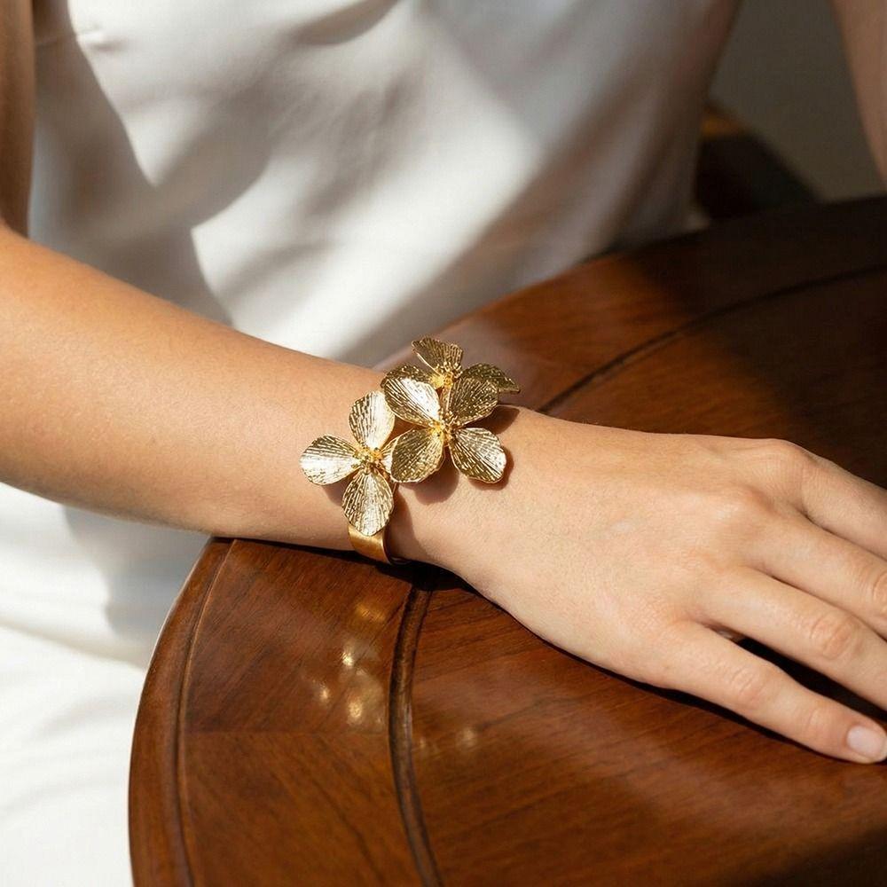 Mode Vintage Elegant Armreifen Goldfarbe Offener Armreif Blumenmanschettenarmband Hand Schmuck
