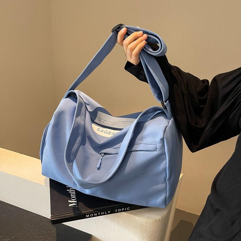 Travel bag large capacity high sense high value light fashion niche shoulder bag trendy fitness bag