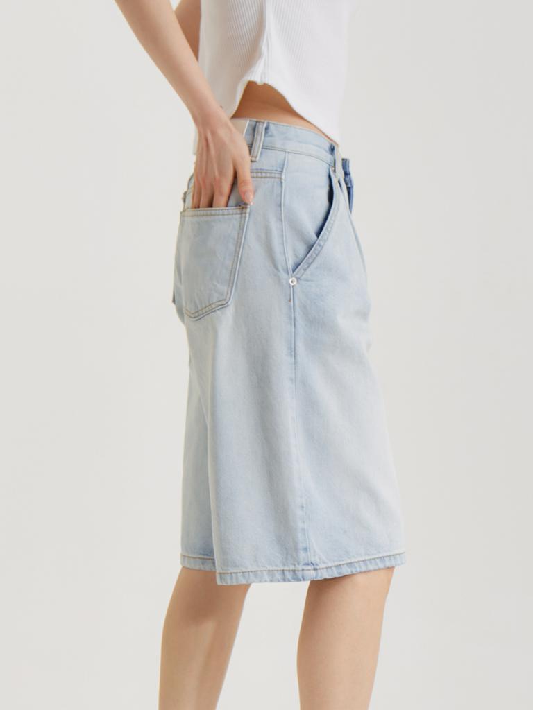 UNKNOWN PLANET Bermuda One-Pleat Washed Denim Shorts Light Blue