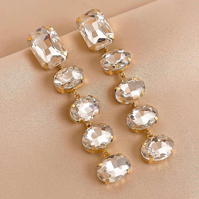 High-End Rhinestone and Metal Flower Stud Earrings – Versatile, Fashionable, and Elegant