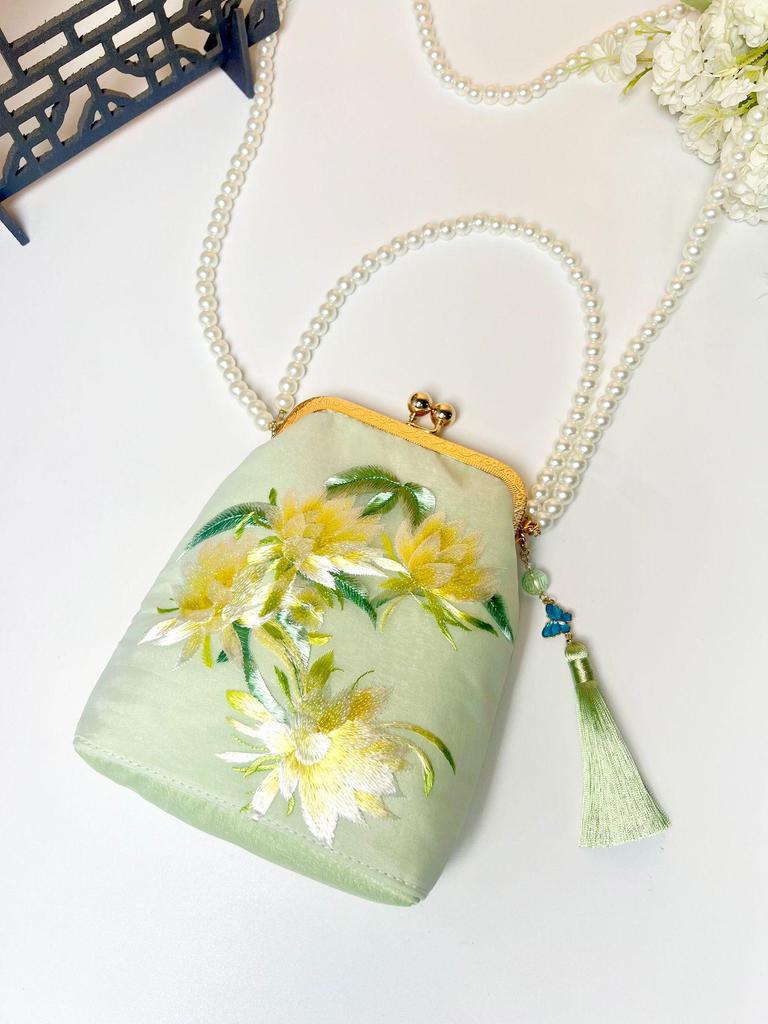 Ancient Style Single Shoulder Crossbody Cheongsam Bag with Embroidery Clasp Handbag