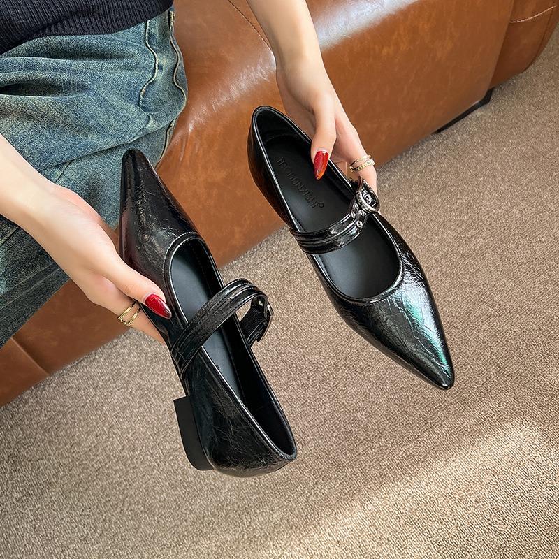 Pointed retro low-heeled flat-heeled Mary Jane shoes for women's spring new models with temperament single shoes for women