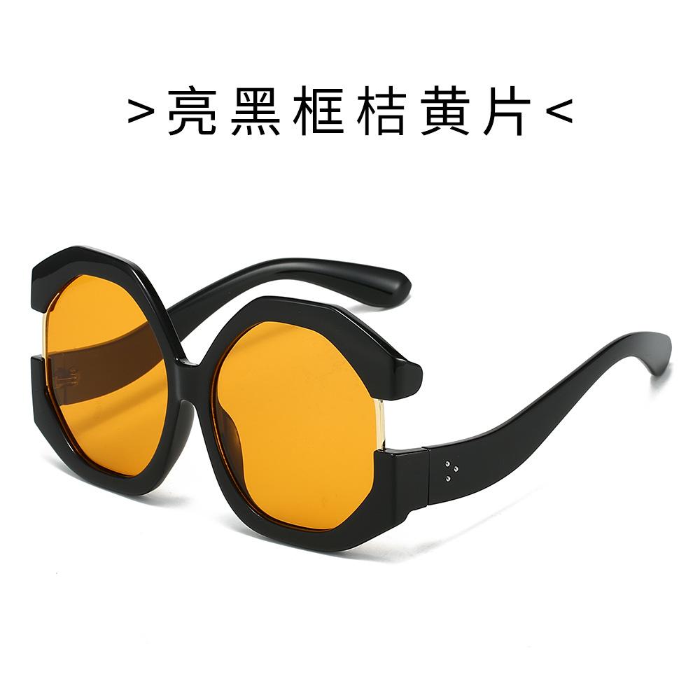 

Trendy Styley Hip Hop Sunglasses for Women and Men Stylish One-Piece Design Metal Sunglasses for Outdoor Use Sun Protective High-End Look