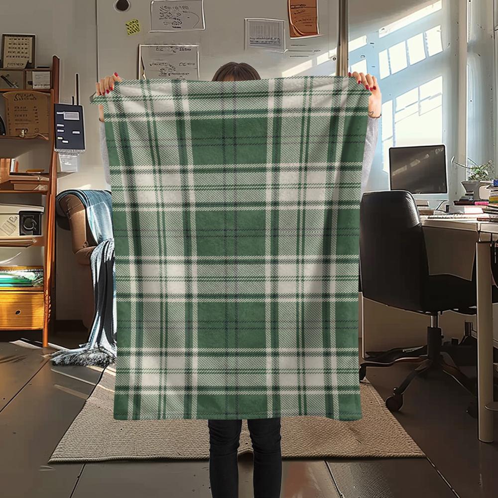 

St.Patrick s Day Green clover Print Flannel Blanket,High quality Comfortable for All Seasons,Home Decor,Warmth and Comfort,Perfect for Christmas Gifts 80cm x 120cm