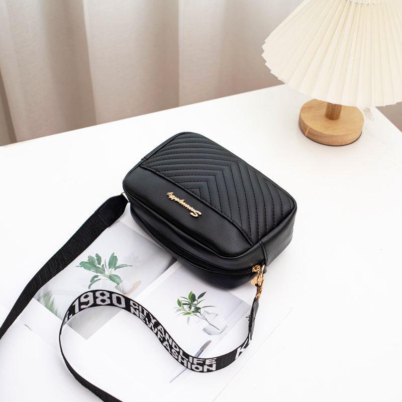 Kadın 2025 Moda Çok Yönlü Çapraz Askılı Nakışlı V Desenli Kamera El Çantası