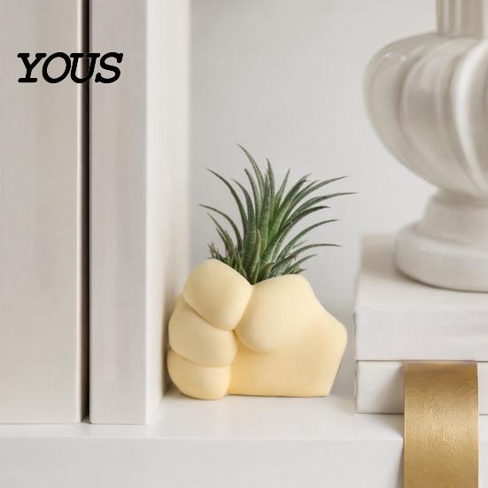 Holding Grass Hand Statue 3D Printed Decoration, Fist-Shaped Planter Pot Ornament Decoration for Home Office Desk Decor, Humorous Gift Sculpture