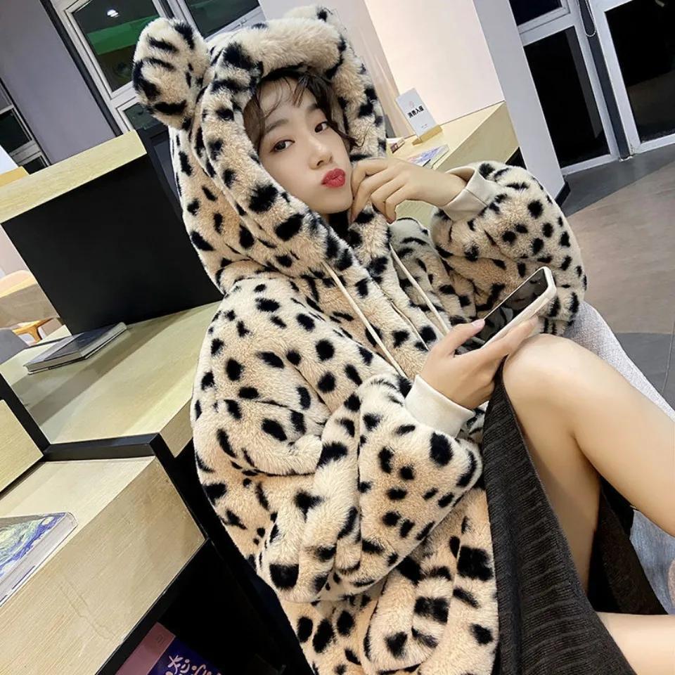 

Новое пальто с леопардовым принтом, свободное, с капюшоном в виде медвежьих ушек, утолщенное пальто из искусственного меха, женская зимняя одежда S