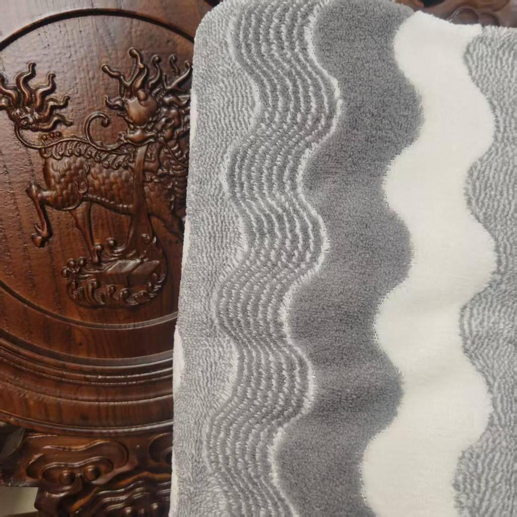 Coral Fleece Bath Towel Set: Thick, Double-Sided Absorbent, Soft, Lint-Free, Three-Color Wavy Design.