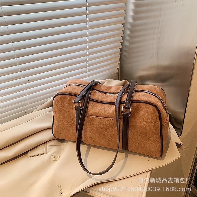 

Manufacturer s popular big bag 2025 suede hand-held underarm bag shoulder bowling Boston bag коричневий
