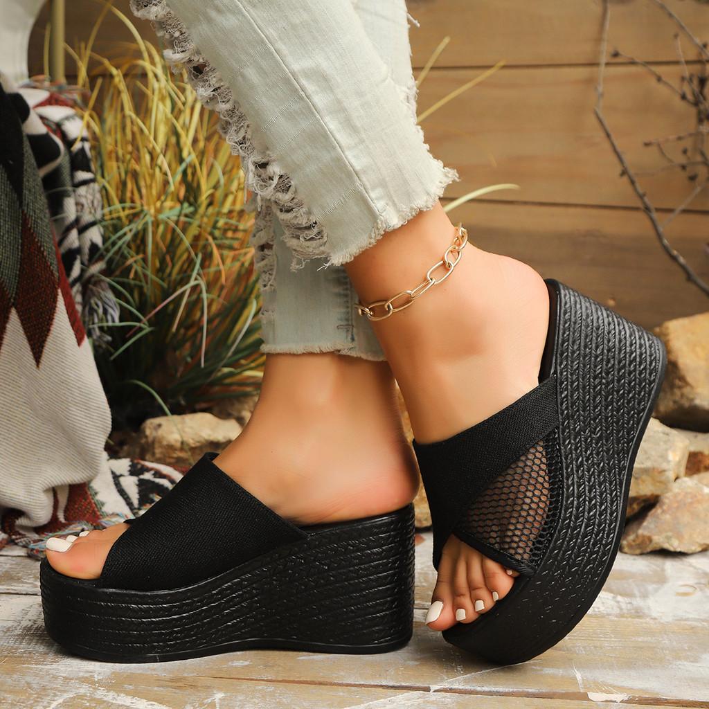 Style Soled Open Toe Slides With Rubber Outsole For Beach