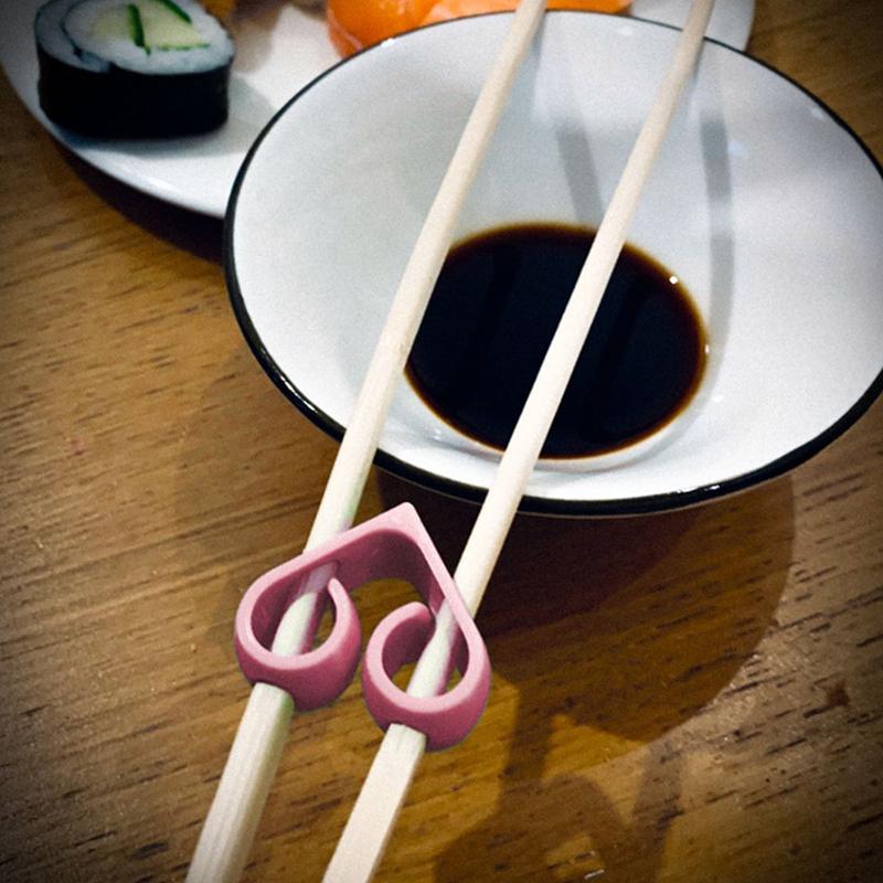 Heart-Shaped Reusable Chopsticks Helper For Adults Kids Chopstick Training Aid Non-Slip Chopstick Hinges Connector