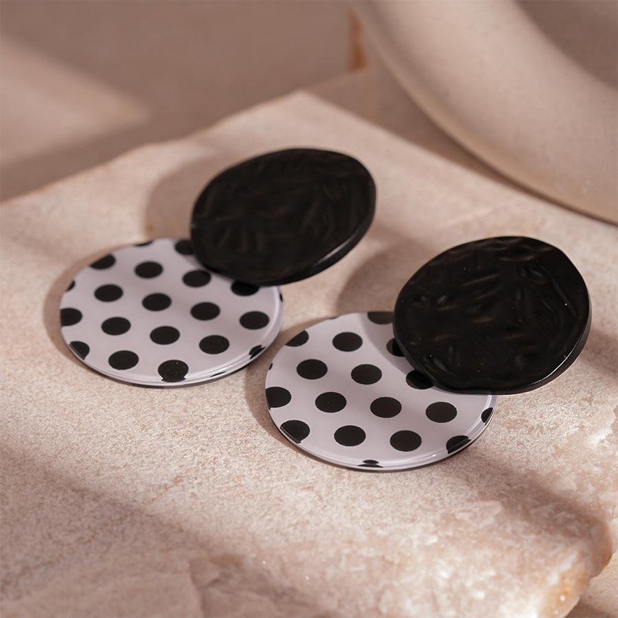Retro acrylic black and white polka dots round silver needle stud earrings fashionable simple geometric temperament high sense earrings women
