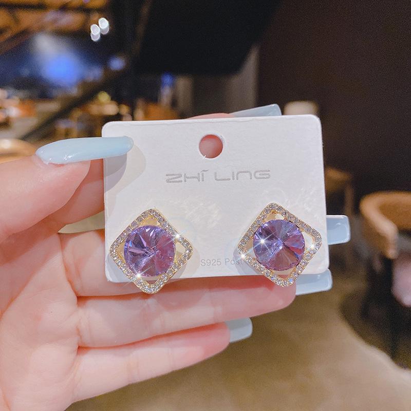 

Вишукані літні сережки-квіти з фіолетовими кристалами: Трендові, у формі серця, універсальні сережки-пусети