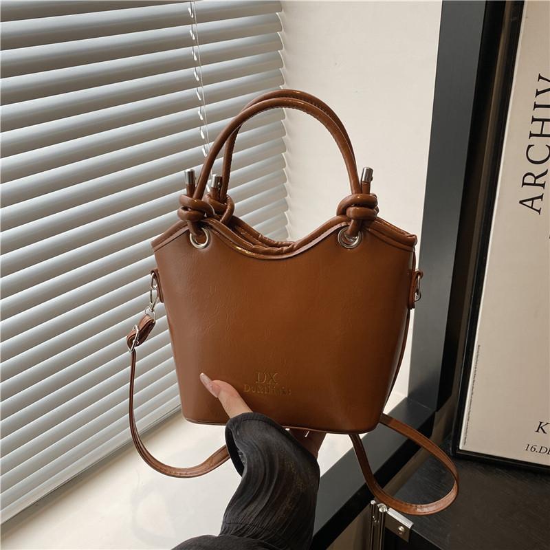 Casual simple fashion bucket bag niche design light luxury women's bag large capacity commuter women's shoulder bag