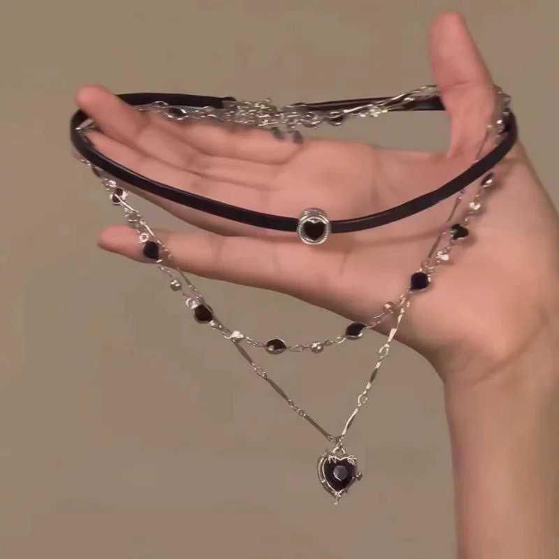 Gothic Multi Layer Black Peach Heart Choker Clavicle Chain Necklace for Women Girls Aesthetic Black Crystal Y2K Jewelry