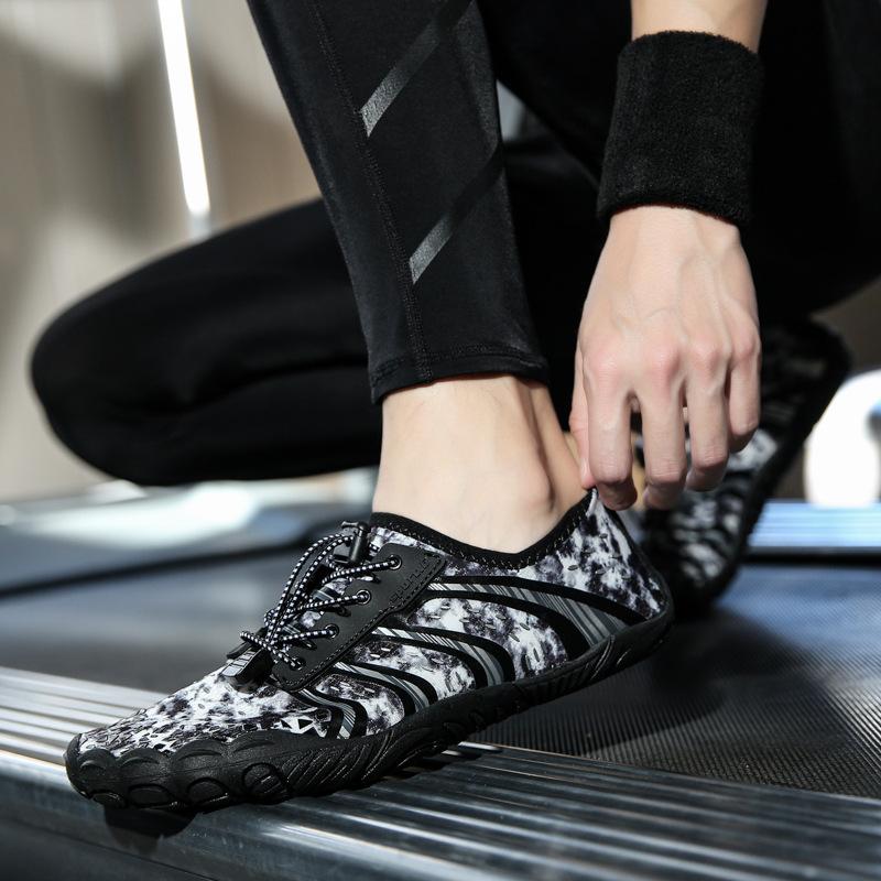 

New outdoor couple swimming diving shoes light beach snorkeling large size barefoot creek soft-soled wading shoes 36 чёрный