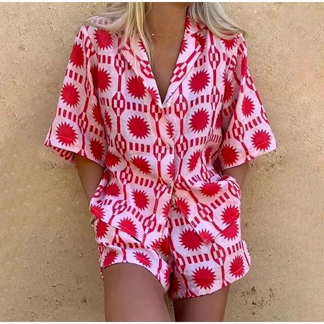 

Женская рубашка-топ и брючный костюм с геометрическим принтом, короткий рукав с лацканами, блузка с карманами, эластичные шорты с высокой талией, пляжный наряд, комплект из 2 предметов XL