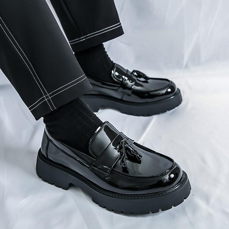 Fashion 2025 Fashion Brand Men's Thick Soled Fringed Black/white Loafers Spring British Style Men's Comfortable Business Leather Shoes