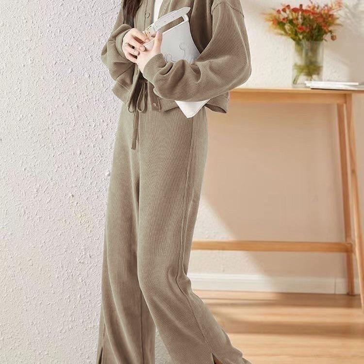 Ensemble Cardigan et Pantalon Large pour Femme Style Automne Hong Kong – Décontracté, Tendance, Professionnel