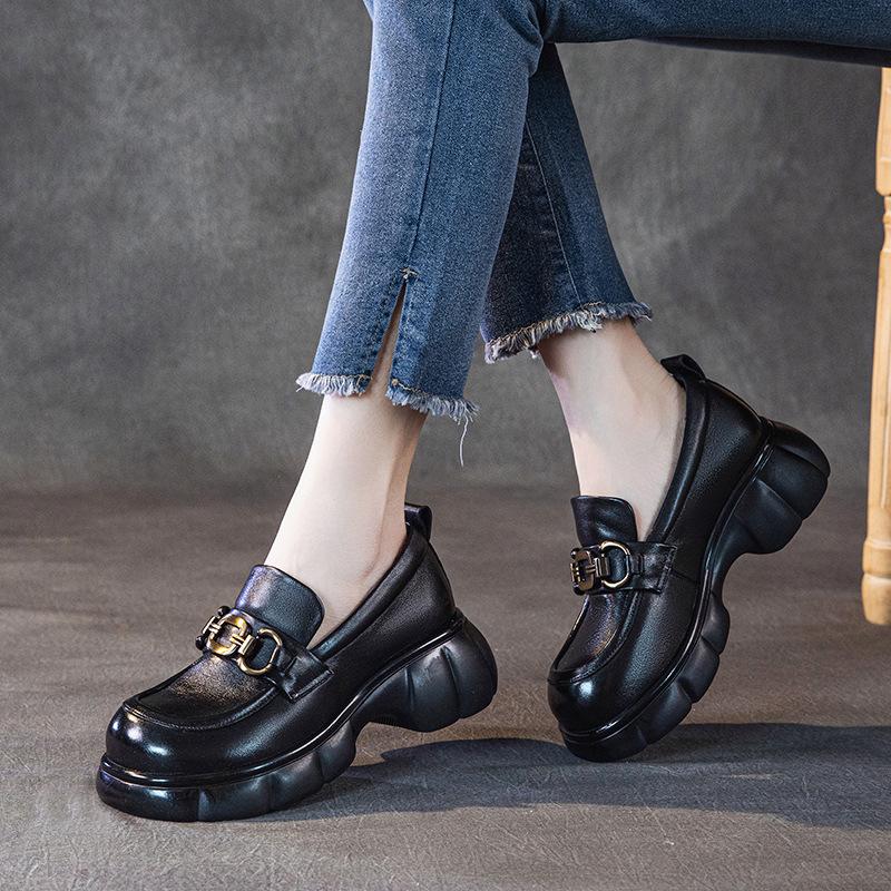 The first layer of cowhide loafers for women's 2025 spring new leather retro British style thick-soled one-pedal muffin shoes for women