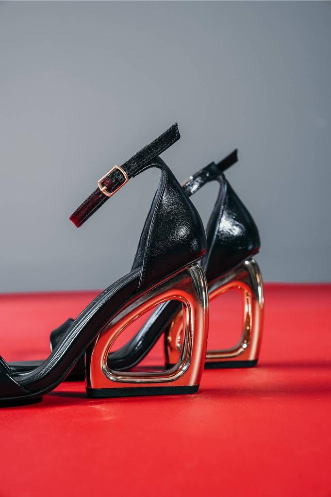 Women's Fashion Style Special Design Gold Sultan Design High Heel Shoes