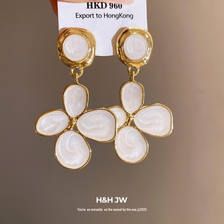 Silver needle dripping oil flower pendant earrings retro Maillard simple fashion stud earrings light luxury high-end earrings