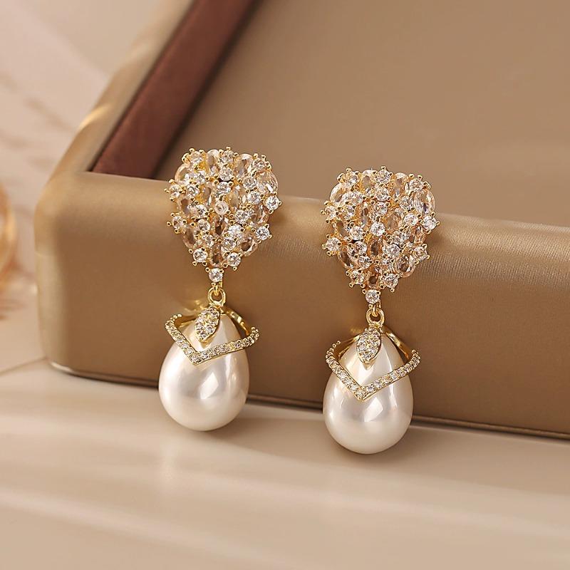 Elegant Pearl and Sparkling Cubic Zirconia Earrings for Women with a Sophisticated Style