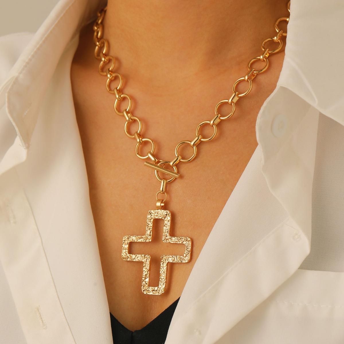 Textured Cross Pendant Toggle Chain Necklace Bold Chunky Statement Necklace for Women